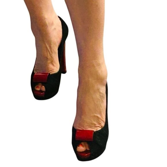 Stuart Weitzman Black Red Lacquer Pin Up Goth Vamp Peep Toe platform Heel 8 - Picture 5 of 15